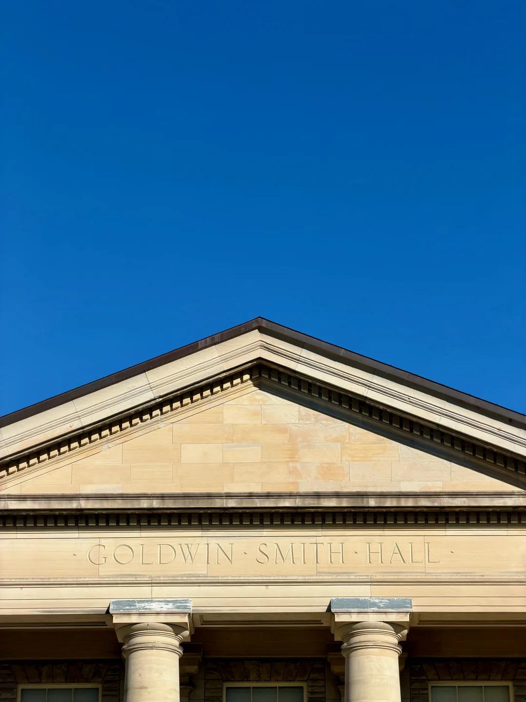 Frontão do Goldwin Smith Hall na Cornell University